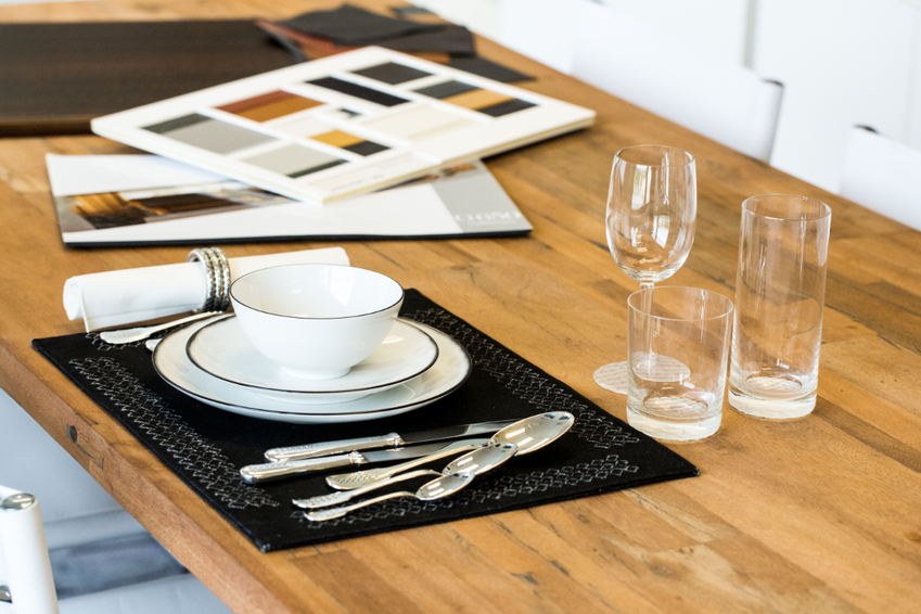 Onboard cutlery aboard a jet