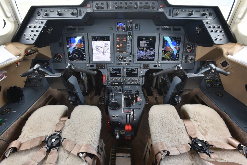 Cockpit of the 2012 HAWKER 900XP S/N HA-0209 jet on Freestream