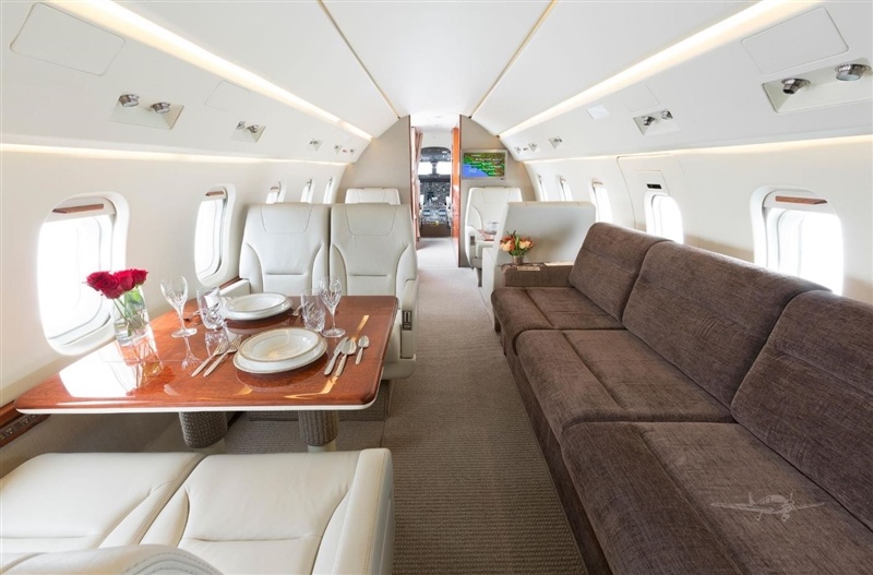 Interior of the 1995 Challenger 601-3R SN 5162 jet on Freestream