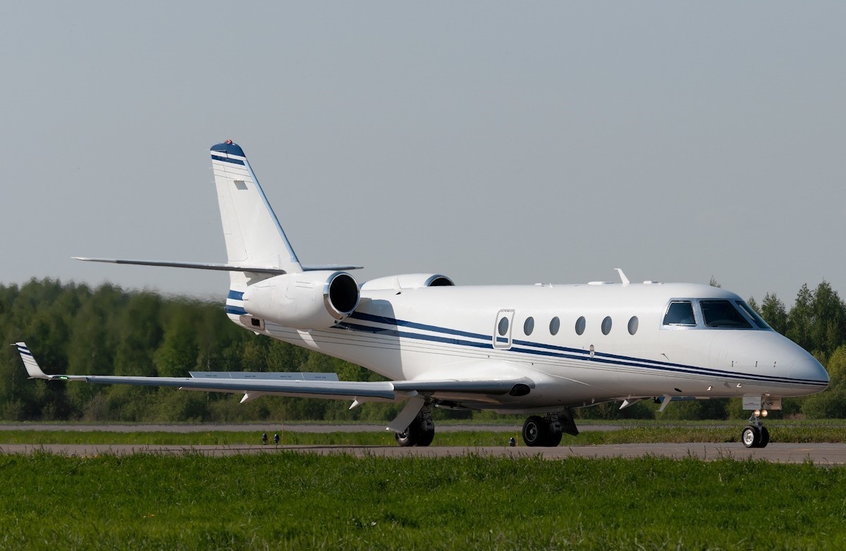 Gulfstream G150 on runway on Freestream